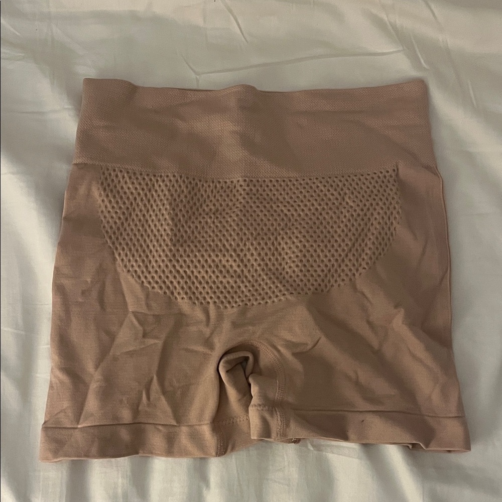 Work Out Shaping Shorts - tanish pink